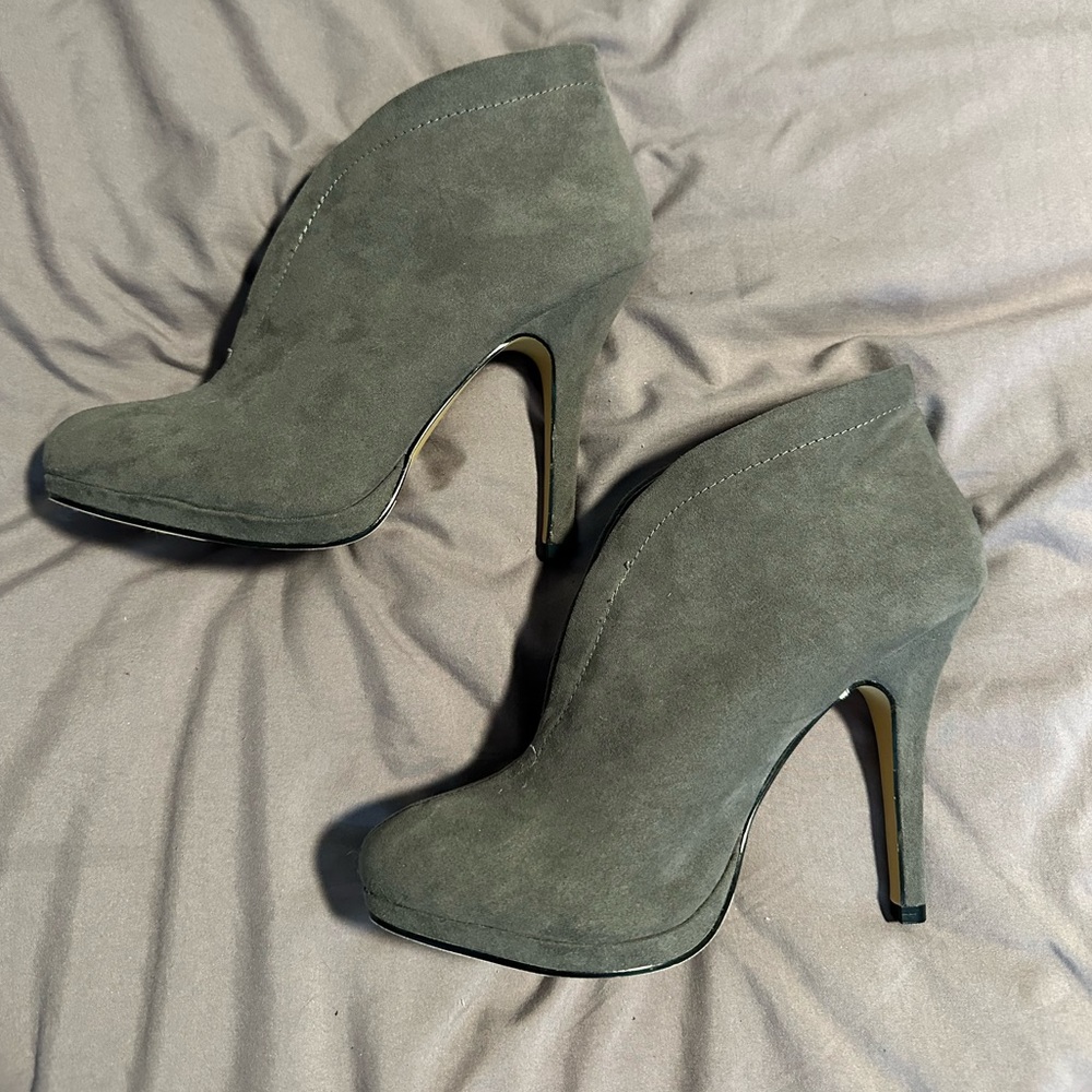 *Never Worn* Women's Apt.9 Bootie Heel
